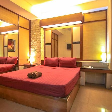 Bar Oz Riverside Guesthouse Phnom Penh Exterior photo