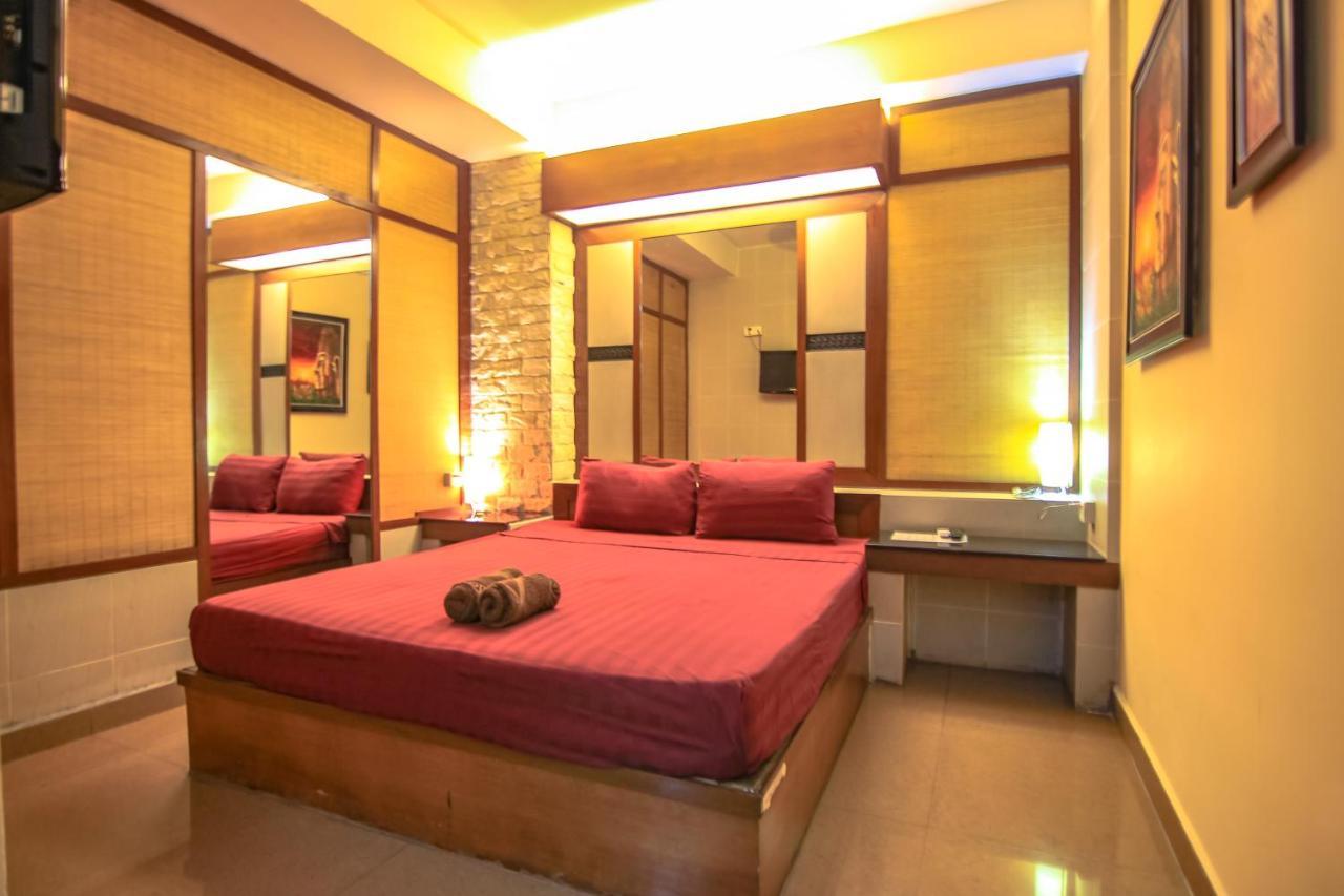 Bar Oz Riverside Guesthouse Phnom Penh Exterior photo