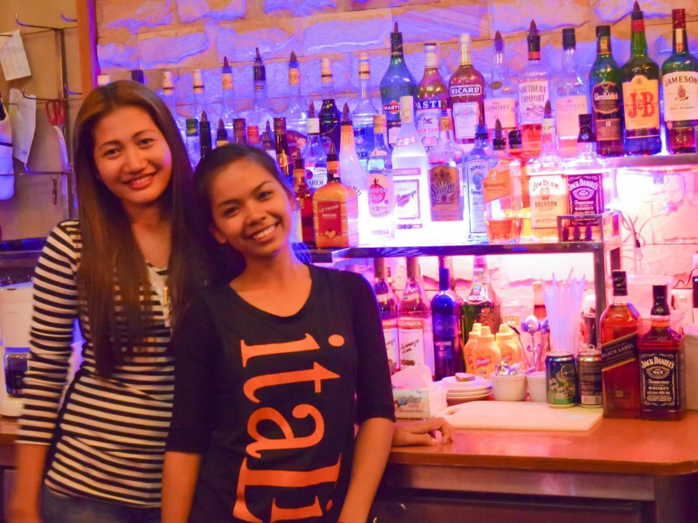 Bar Oz Riverside Guesthouse Phnom Penh Exterior photo